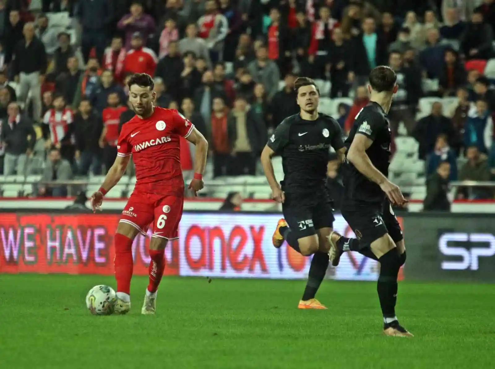 Spor Toto Süper Lig: FTA Antalyaspor: 1 - Ümraniyespor: 1 (İlk yarı)
