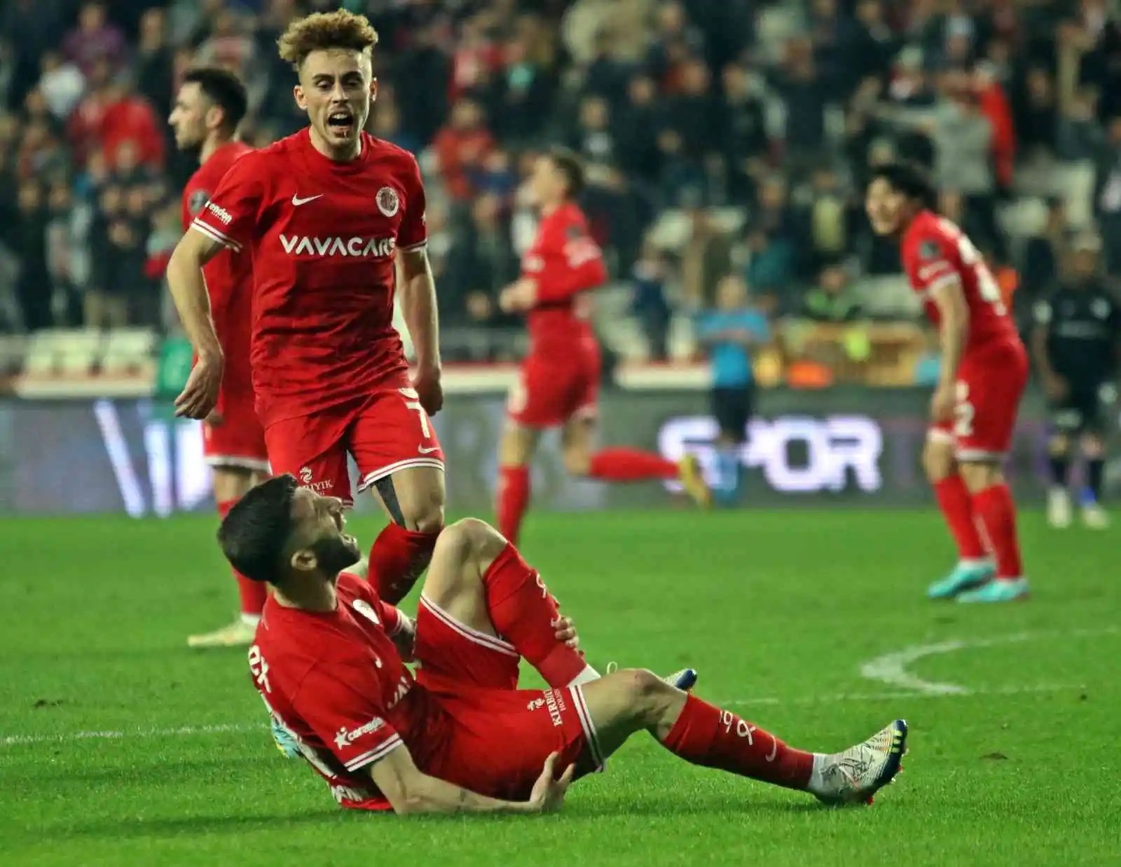 Spor Toto Süper Lig: FTA Antalyaspor: 1 - Ümraniyespor: 1 (İlk yarı)