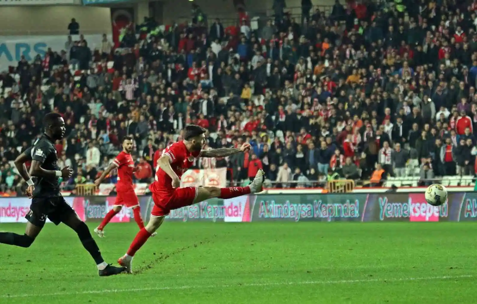 Spor Toto Süper Lig: FTA Antalyaspor: 1 - Ümraniyespor: 1 (İlk yarı)