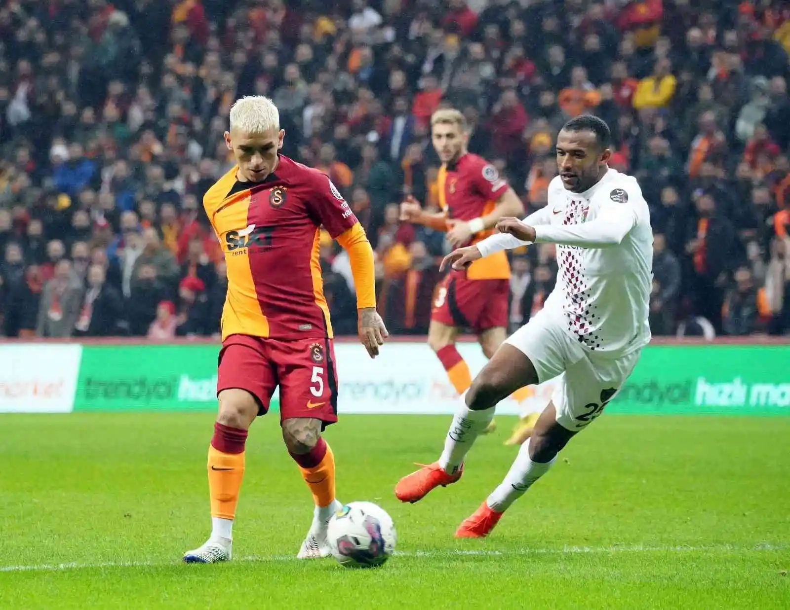 Spor Toto Süper Lig: Galatasaray: 1 - Hatayspor: 0 (Maç devam ediyor)
