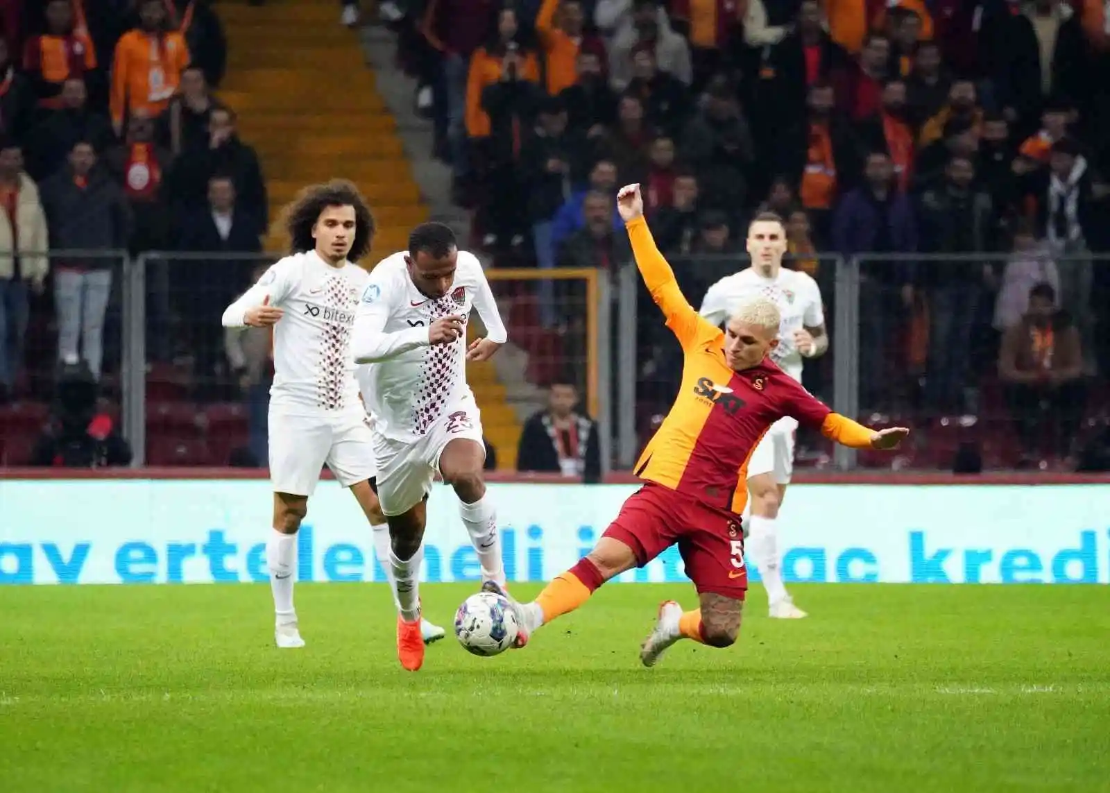 Spor Toto Süper Lig: Galatasaray: 1 - Hatayspor: 0 (Maç devam ediyor)
