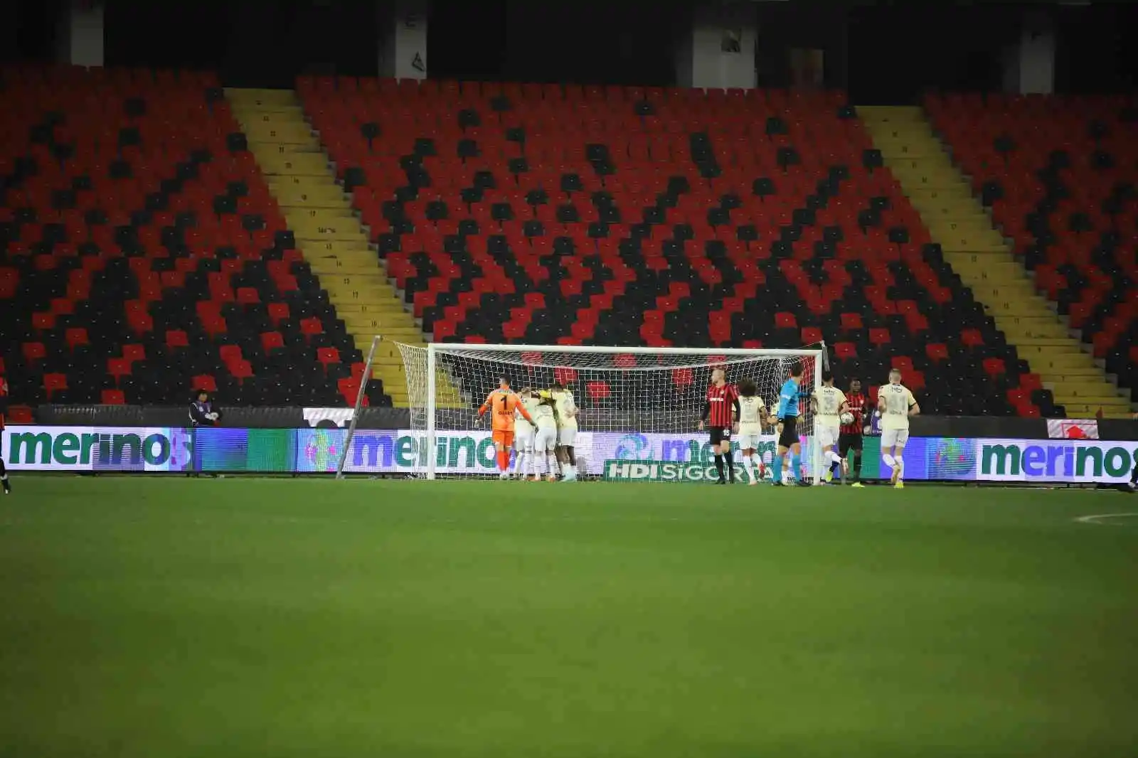 Spor Toto Süper Lig: Gaziantep FK: 0 - Fenerbahçe: 1 (Maç devam ediyor)
