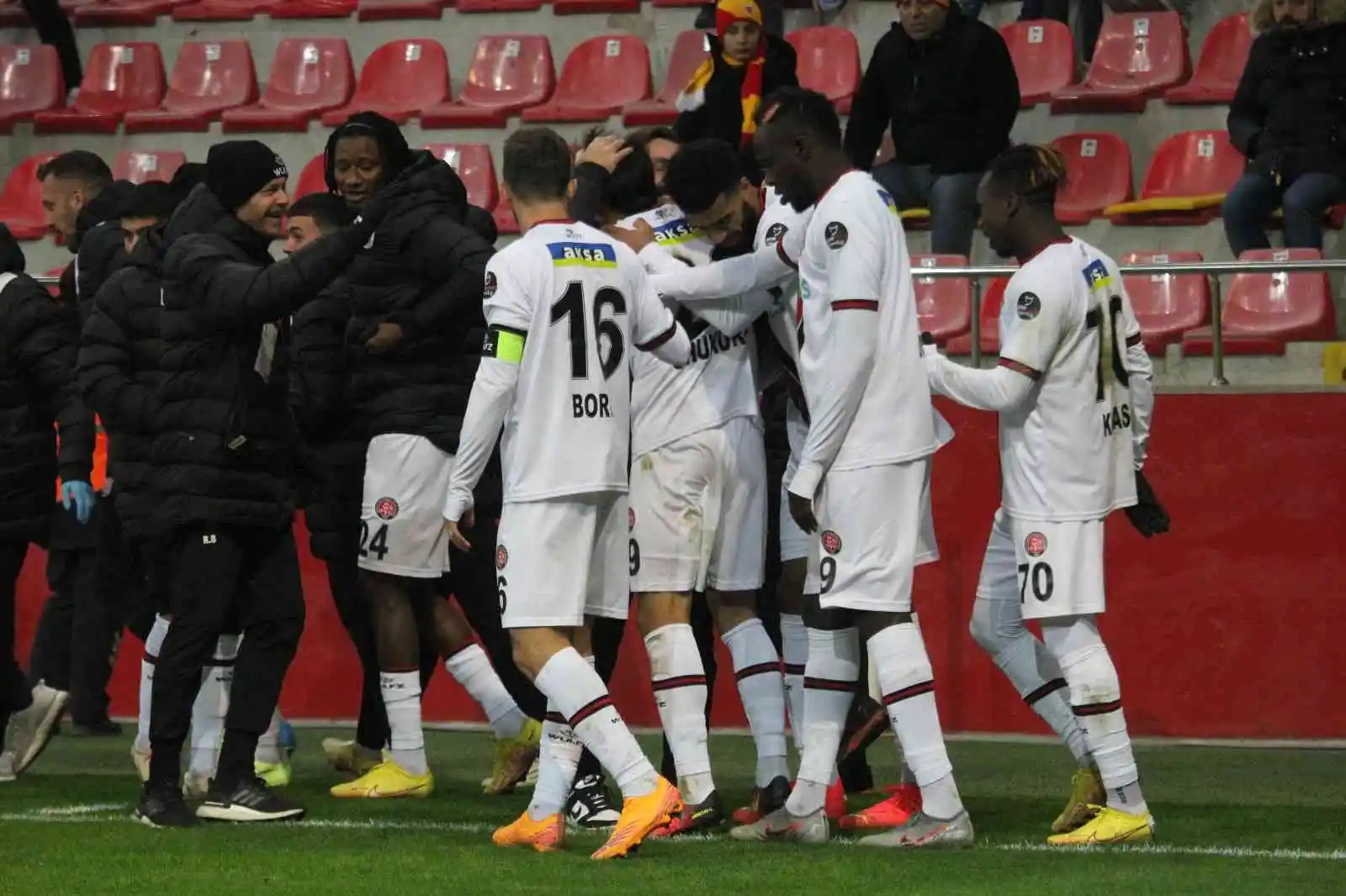 Spor Toto Süper Lig: Kayserispor: 2 - Fatih Karagümrük: 4 (Maç sonucu)
