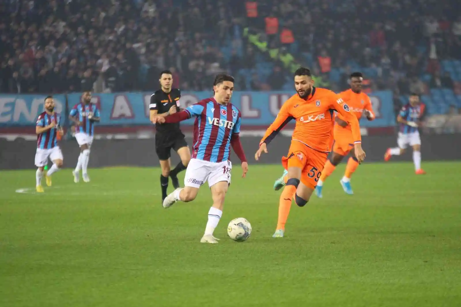 Spor Toto Süper Lig: Trabzonspor: 1 - Medipol Başakşehir: 0 (İlk yarı)