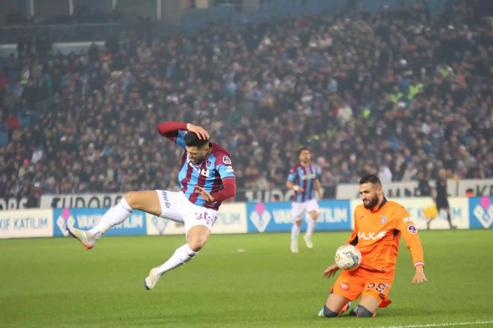 Spor Toto Süper Lig: Trabzonspor: 1 - Medipol Başakşehir: 0 (İlk yarı)