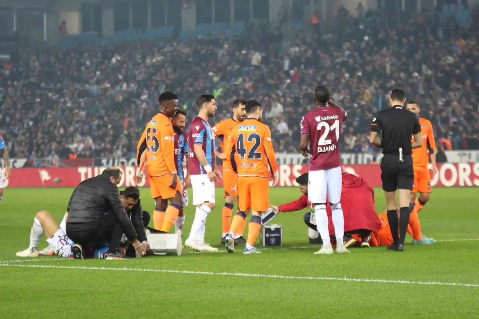 Spor Toto Süper Lig: Trabzonspor: 1 - Medipol Başakşehir: 0 (İlk yarı)