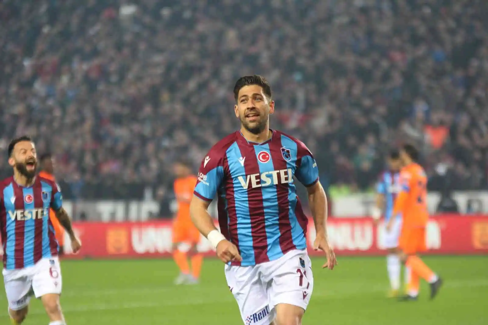 Spor Toto Süper Lig: Trabzonspor: 1 - Medipol Başakşehir: 0 (İlk yarı)