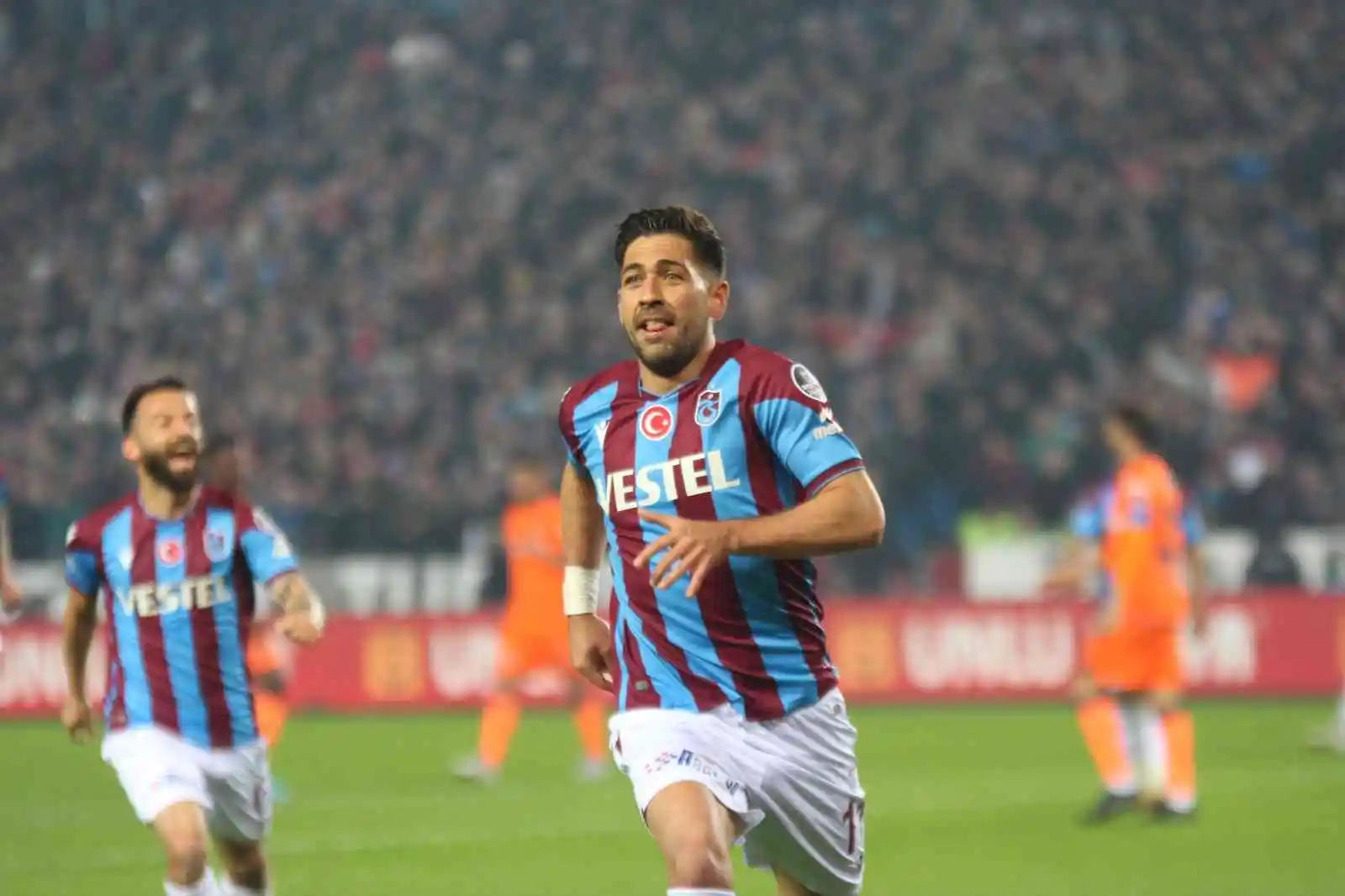 Spor Toto Süper Lig: Trabzonspor: 1 - Medipol Başakşehir: 0 (İlk yarı)