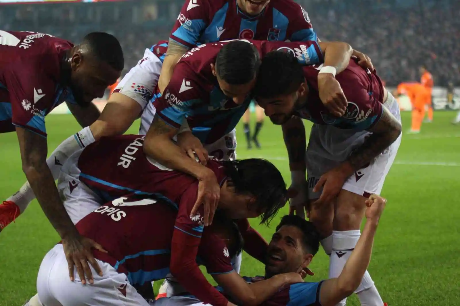 Spor Toto Süper Lig: Trabzonspor: 1 - Medipol Başakşehir: 0 (İlk yarı)