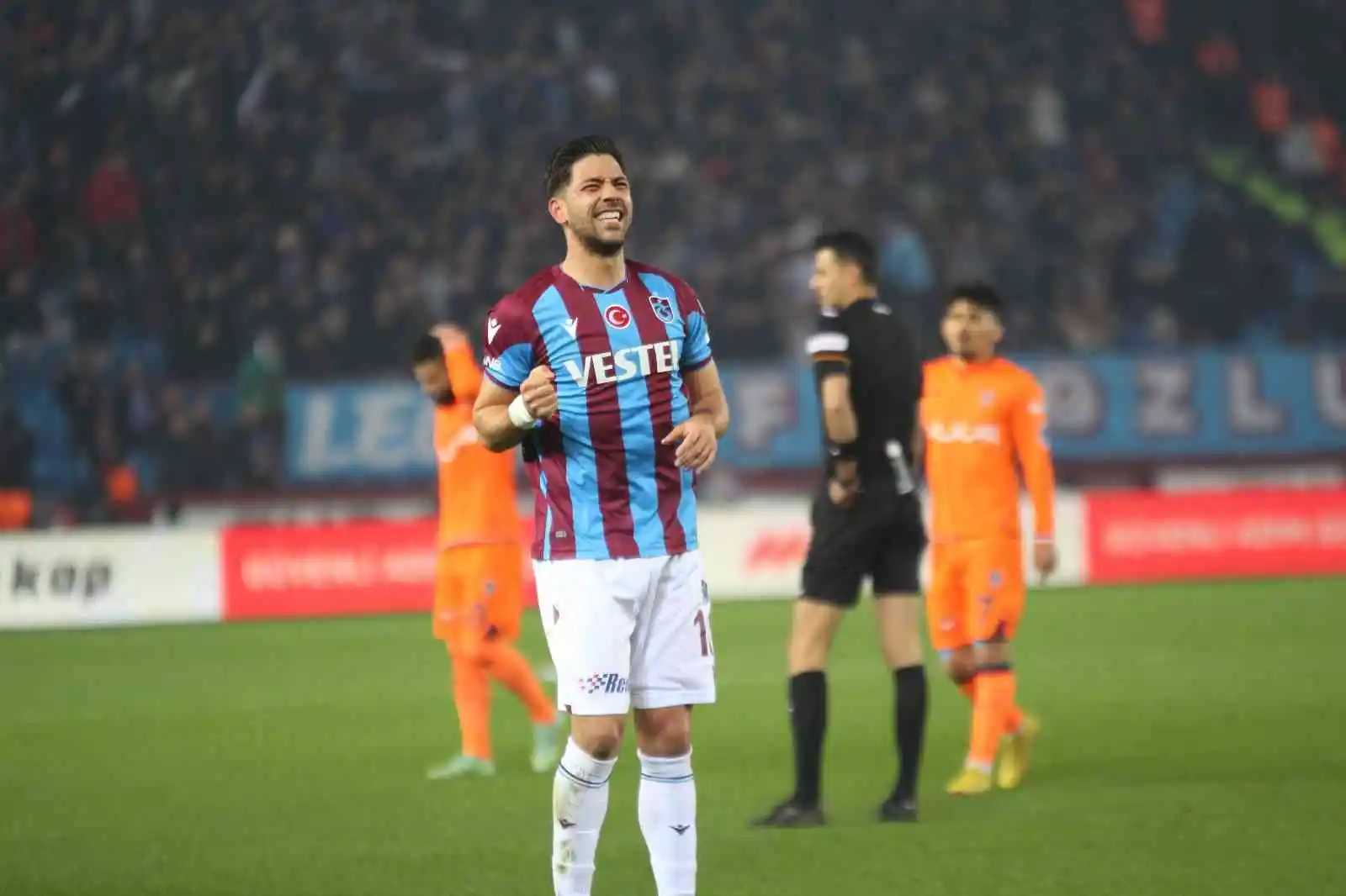 Spor Toto Süper Lig: Trabzonspor: 1 - Medipol Başakşehir: 0 (İlk yarı)