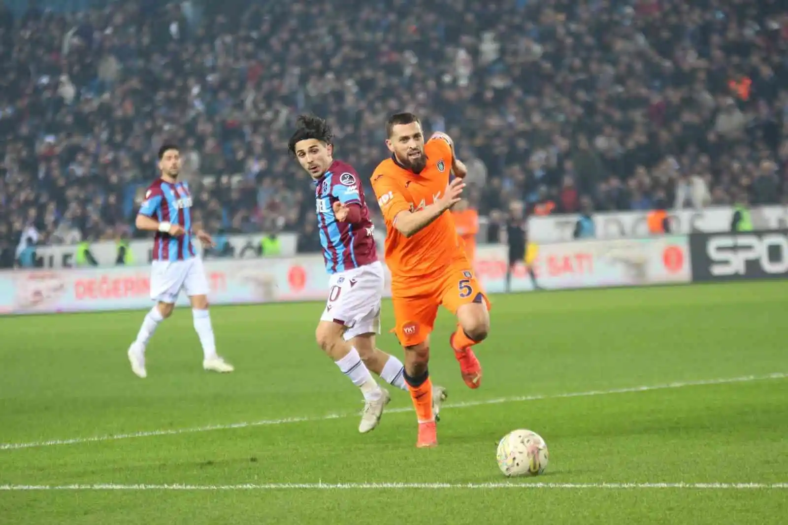 Spor Toto Süper Lig: Trabzonspor: 1 - Medipol Başakşehir: 0 (İlk yarı)