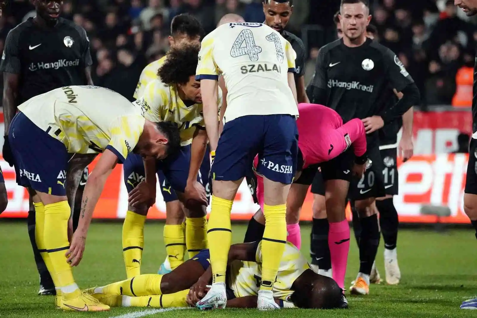Spor Toto Süper Lig: Ümraniyespor: 0 - Fenerbahçe: 0 (İlk yarı)