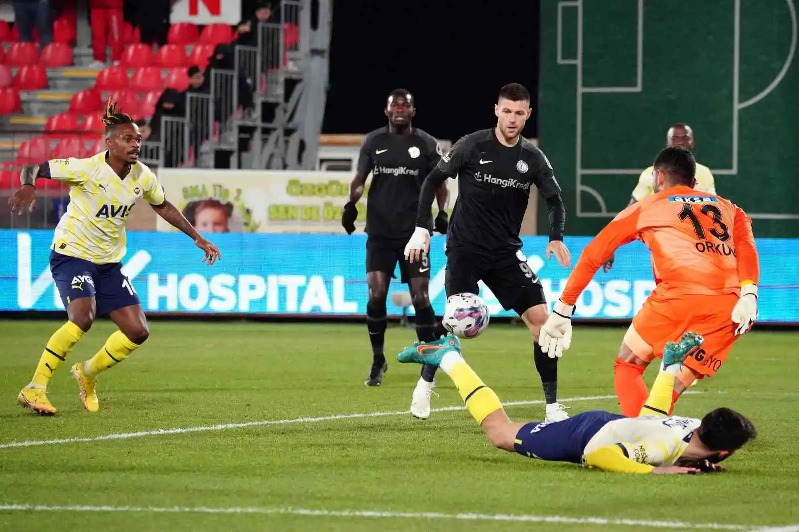 Spor Toto Süper Lig: Ümraniyespor: 0 - Fenerbahçe: 0 (İlk yarı)