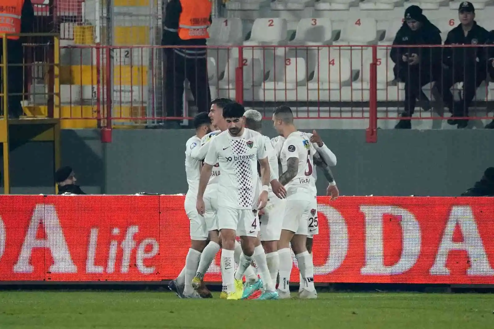 Spor Toto Süper Lig: Ümraniyespor: 2 - Hatayspor: 2 (Maç sonucu)