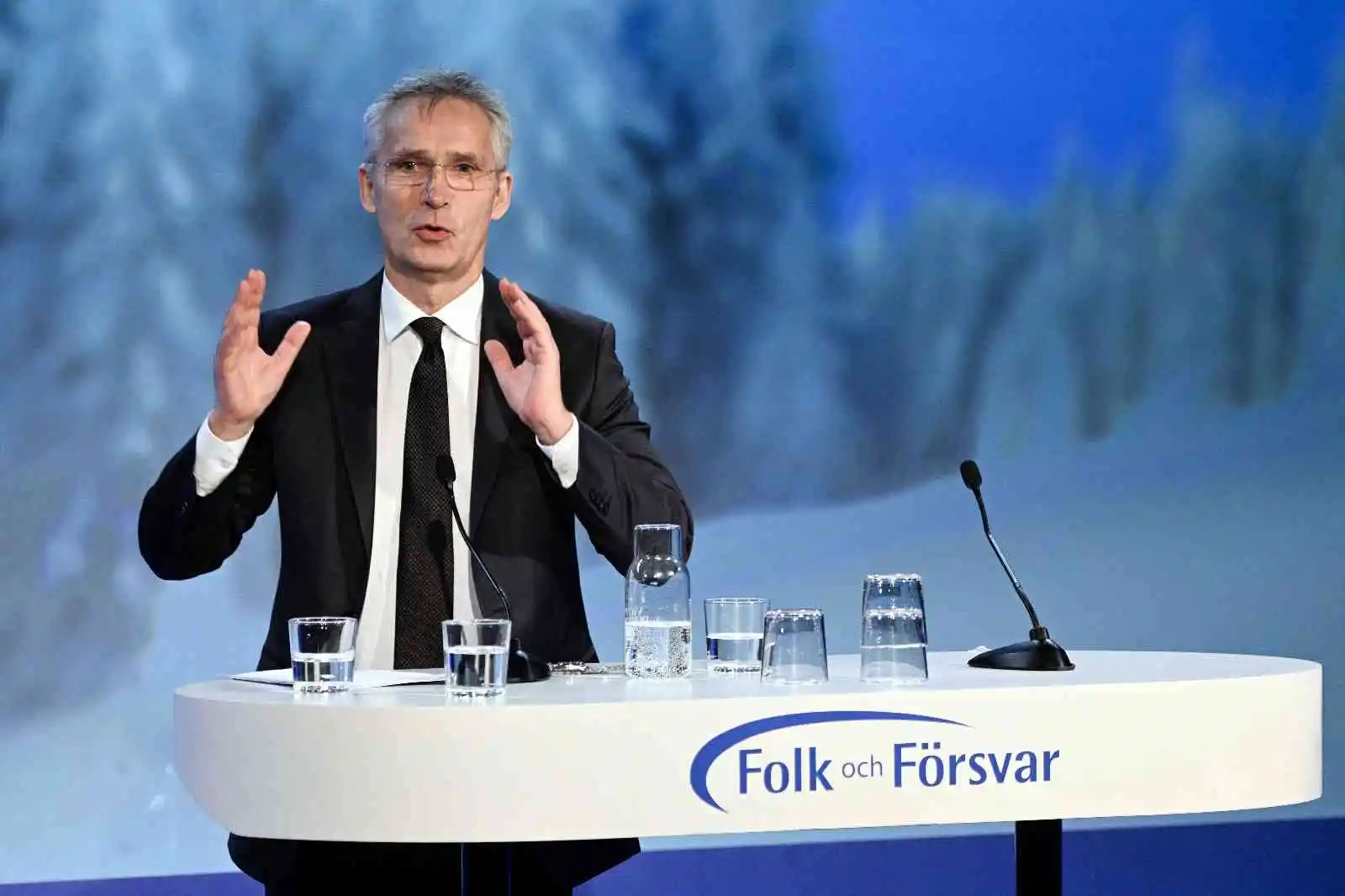 Stoltenberg: “Silahlar aslında barışa giden yoldur”