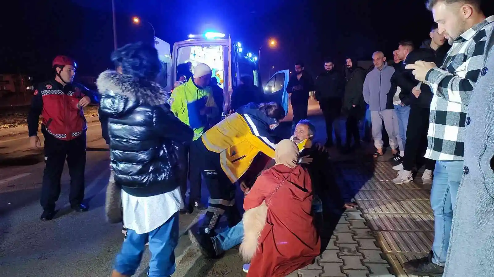 SUV tipi araç ile ticari taksi çarpıştı: 2 yaralı