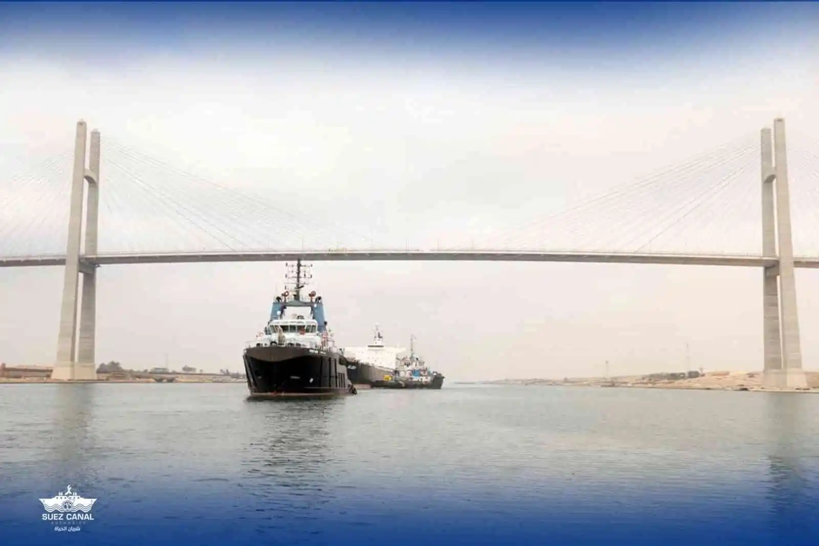 Süveyş Kanalı'nda karaya oturan gemi kurtarıldı
