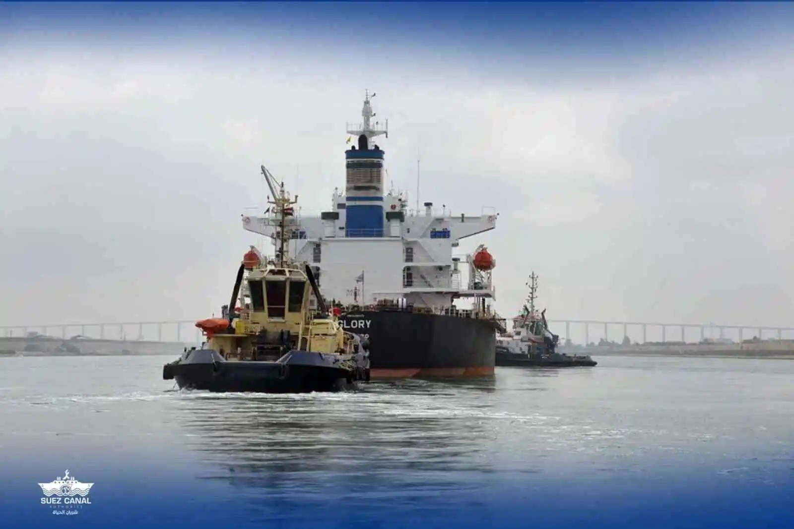 Süveyş Kanalı’nda karaya oturan gemi kurtarıldı
