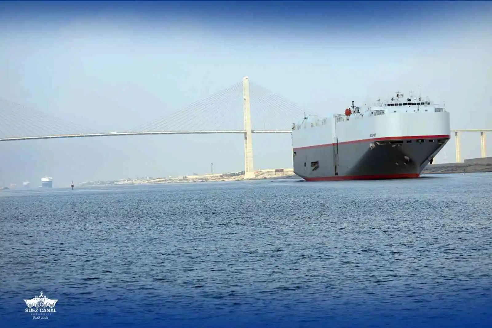 Süveyş Kanalı’nda karaya oturan gemi kurtarıldı
