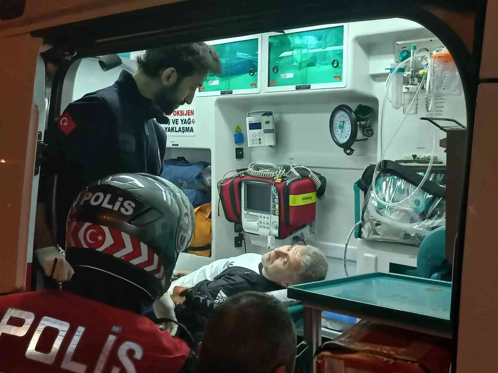 Taksi durağı önünde bıçaklı saldırıya uğrayan kişi yaralandı
