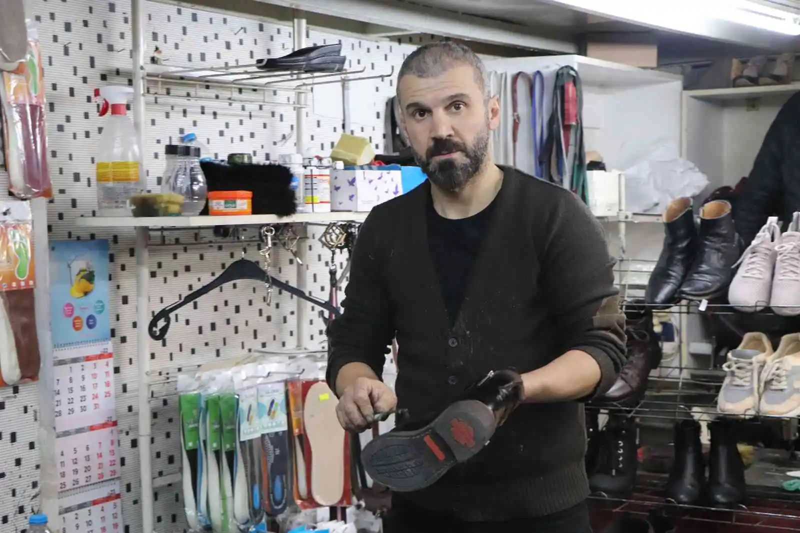 Tamircilerde unutulan ayakkabılar ihtiyaç sahiplerine gidiyor