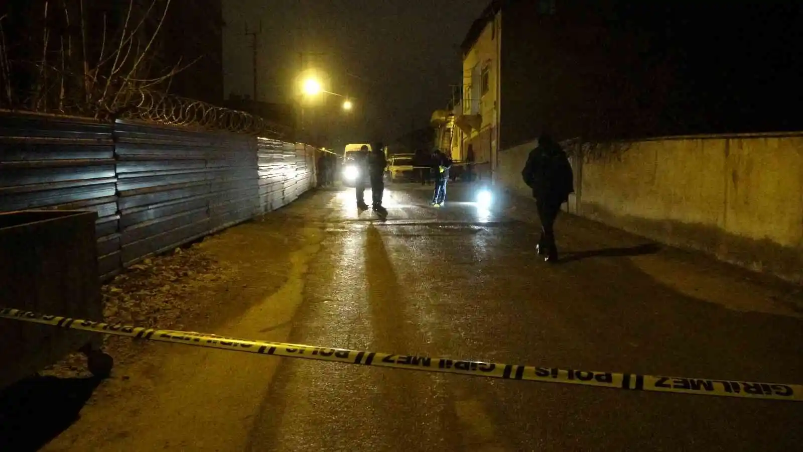 Tartıştığı arkadaşını sokak ortasında pompalı tüfekle vurdu
