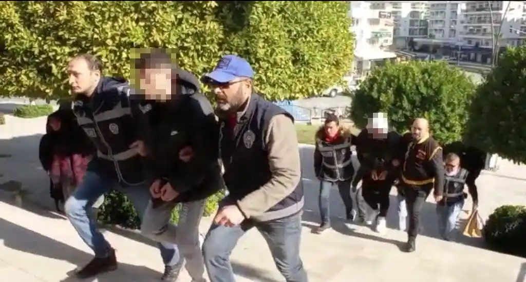 Tartıştığı kişinin önce kafasına silah dayadı sonra ateş etti