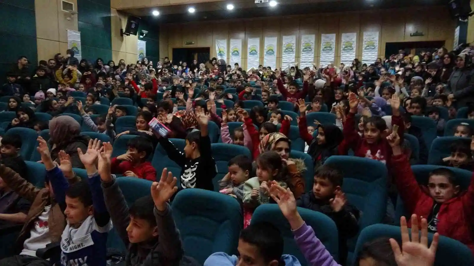 Tatvan’da çocuklar sömestir tatilini doya doya yaşıyor