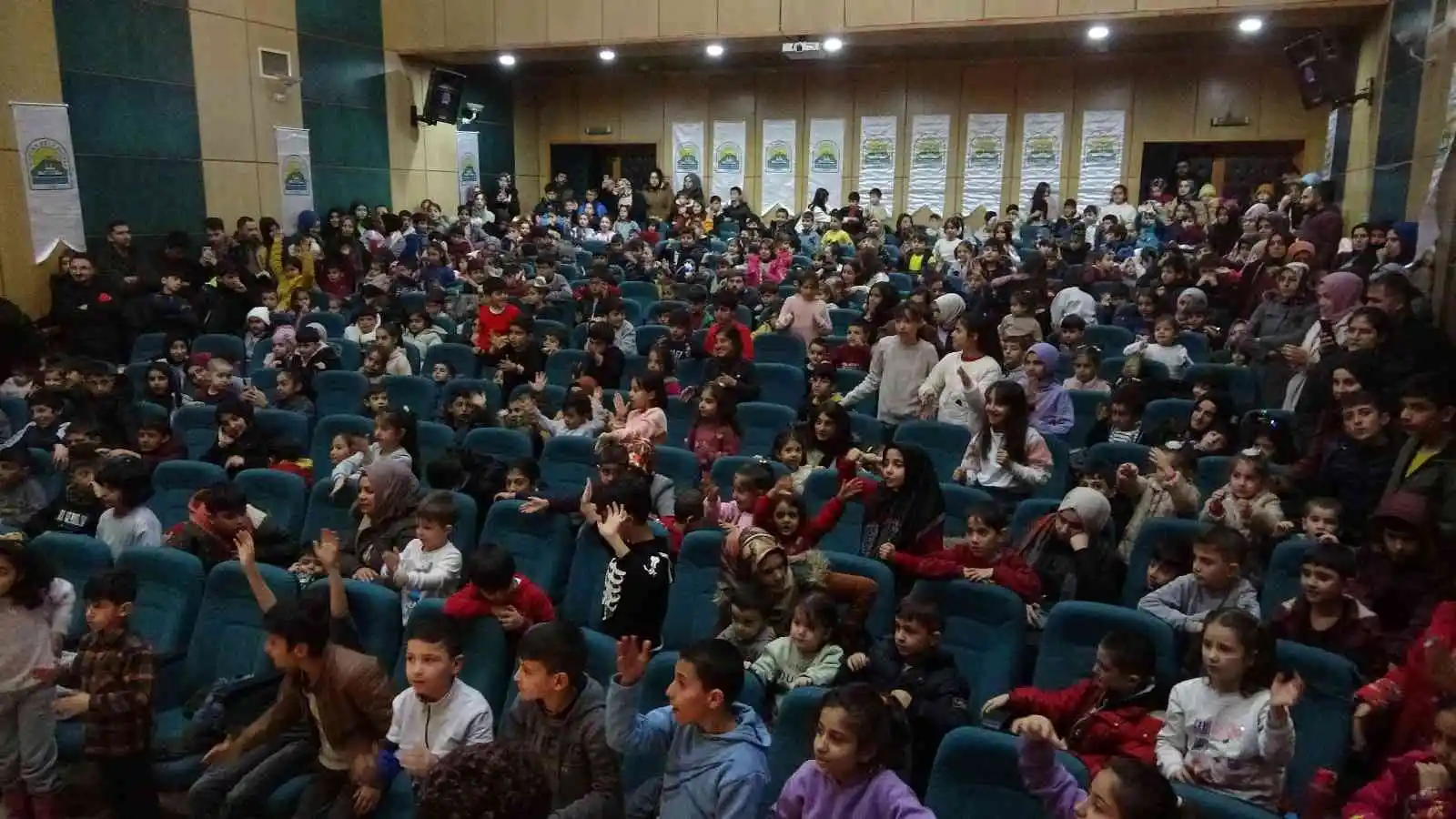 Tatvan’da çocuklar sömestir tatilini doya doya yaşıyor