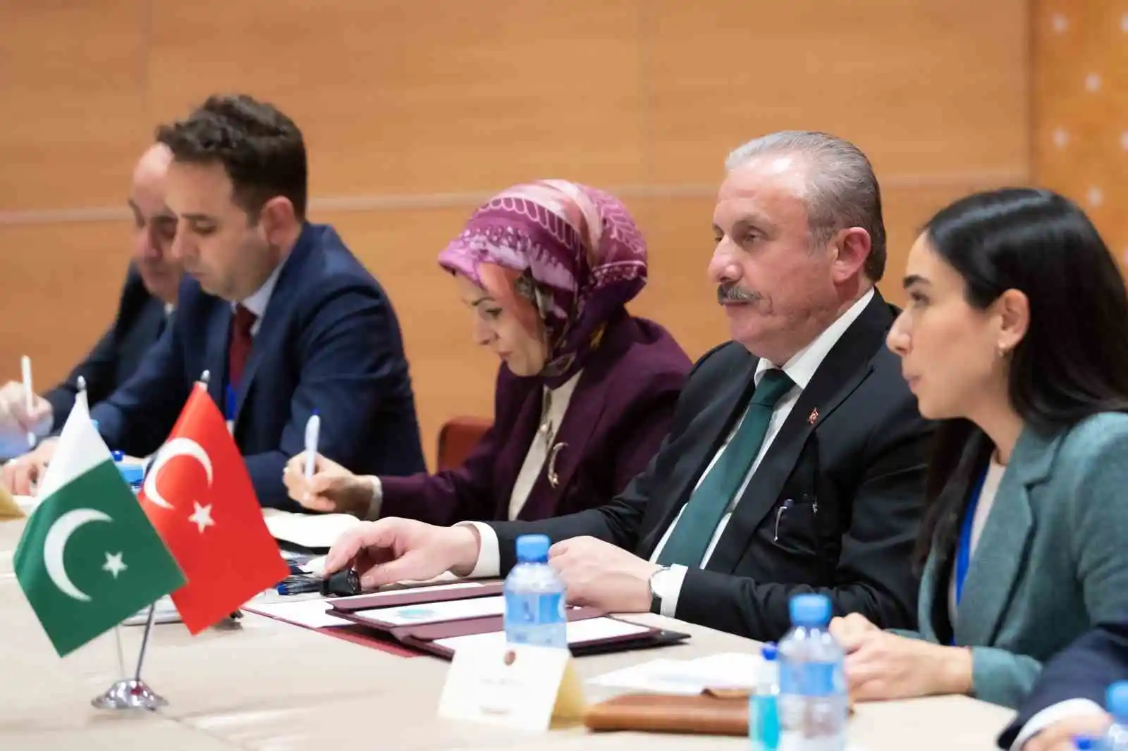 TBMM Başkanı Şentop, Pakistanlı mevkidaşı Durrani ile bir araya geldi