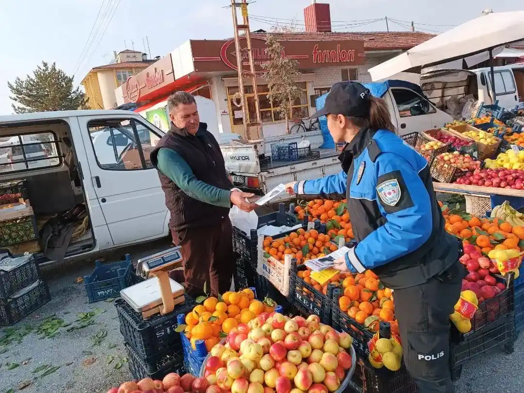 TDP ekipleri vatandaşları suç olaylarına karşı bilgilendiriyor
