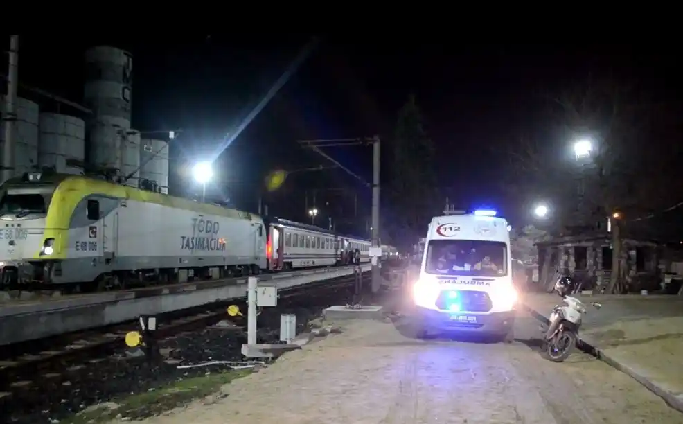 Tekirdağ’da bir genç rayların kenarında yaralı bulundu