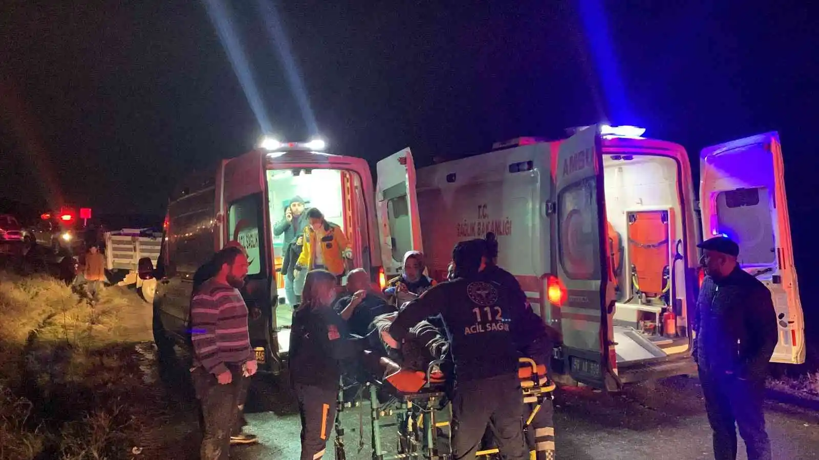 Tekirdağ'da işçi servisiyle kamyonet kafa kafaya çarpıştı: 1 ölü, 20 yaralı
