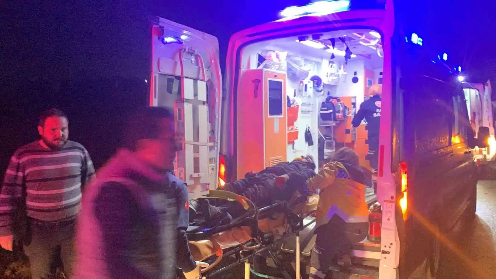 Tekirdağ’da işçi servisiyle kamyonet kafa kafaya çarpıştı: 1 ölü, 20 yaralı