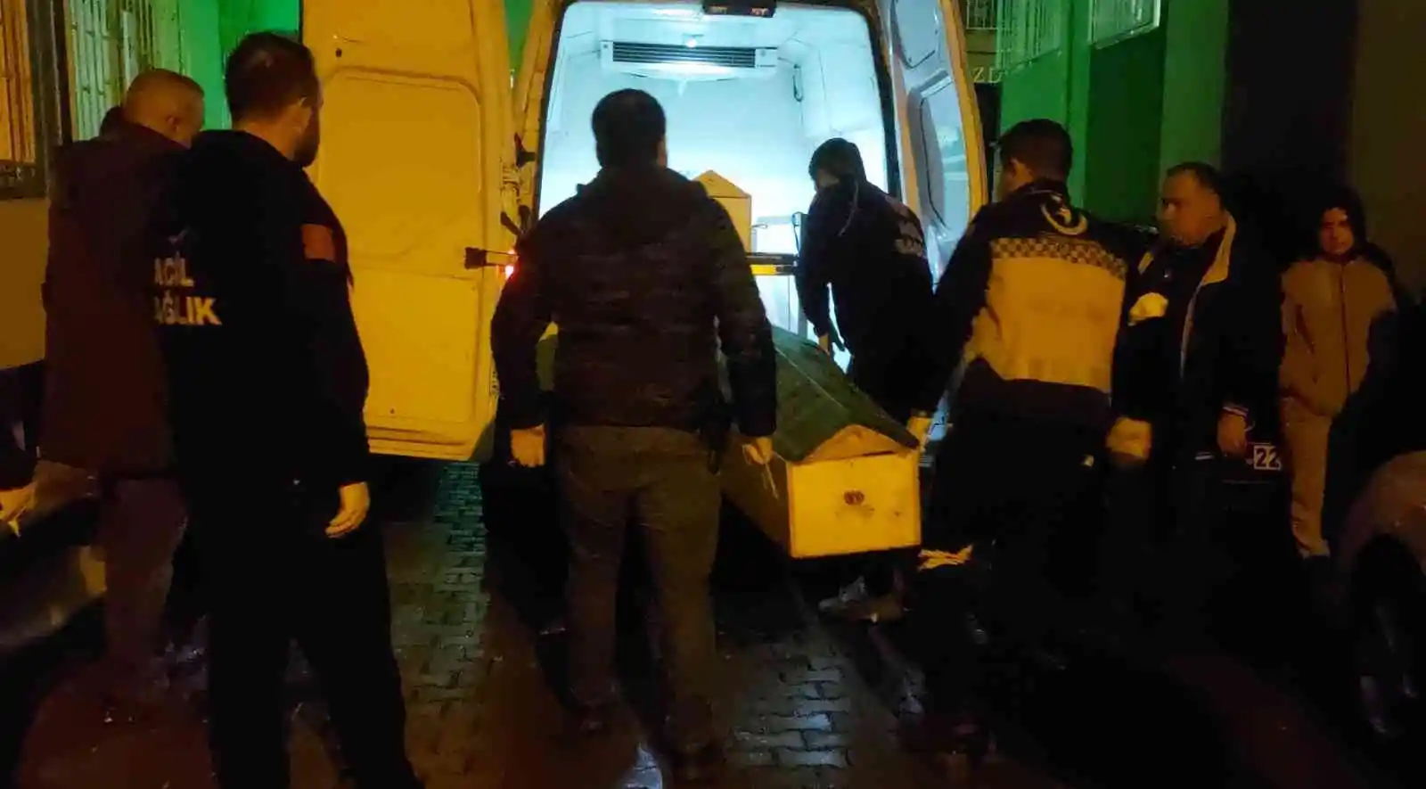 Tekirdağ’da korkunç olay: Sevgilisini bıçakla öldürüp kendini astı
