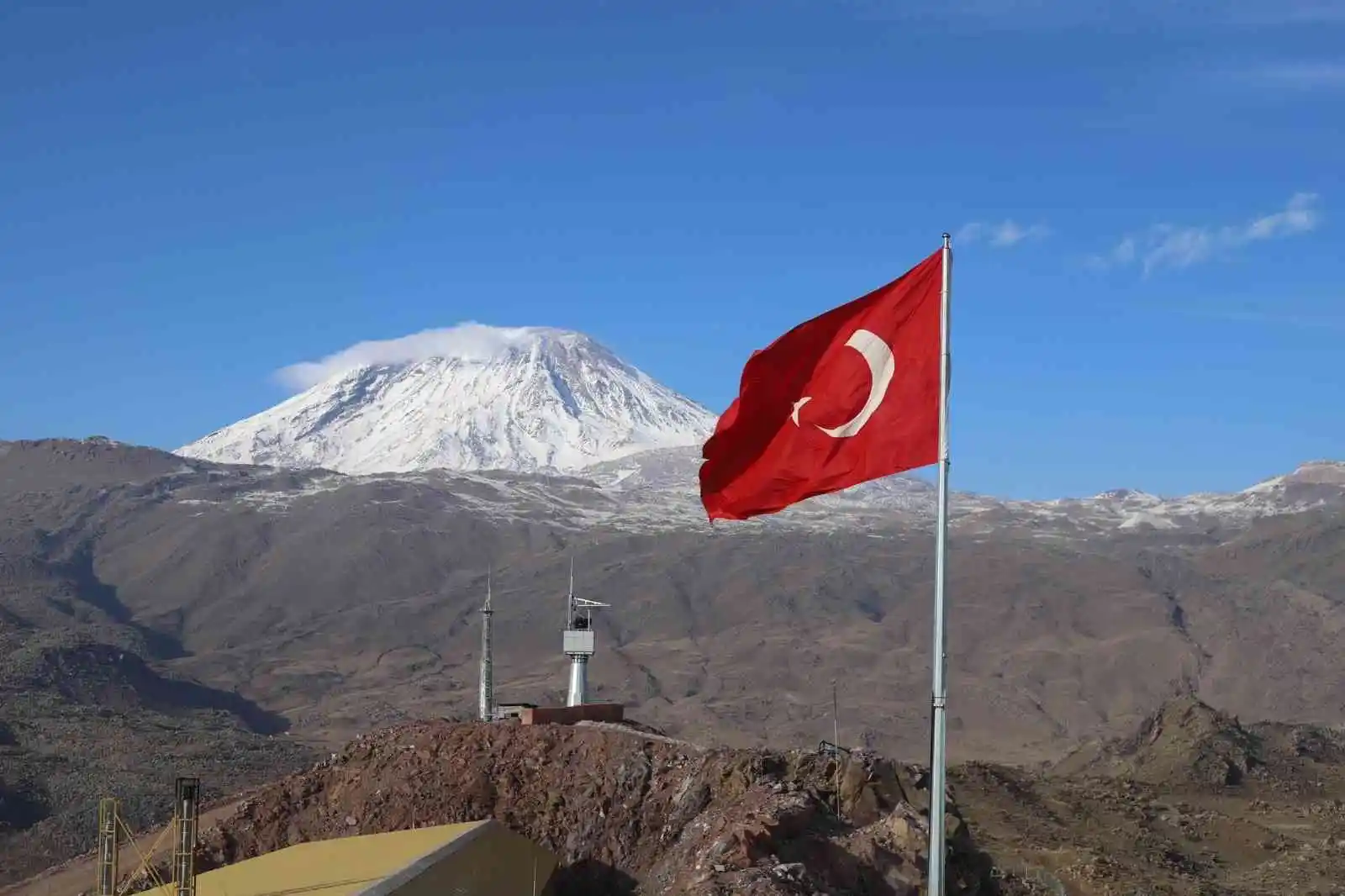 Terörden arındırılan Ağrı Dağı'nın eteğine kurulan üs bölgesi ile çevrenin güvenliği sağlanacak
