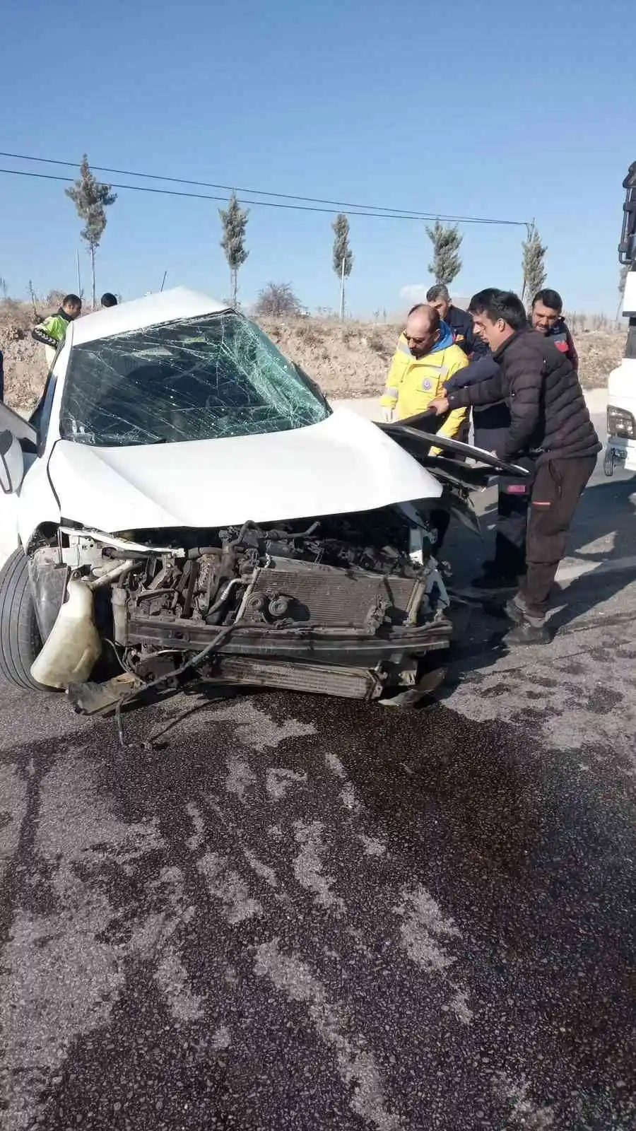 Tırla otomobilin çarpıştığı kazada 1 kişi öldü