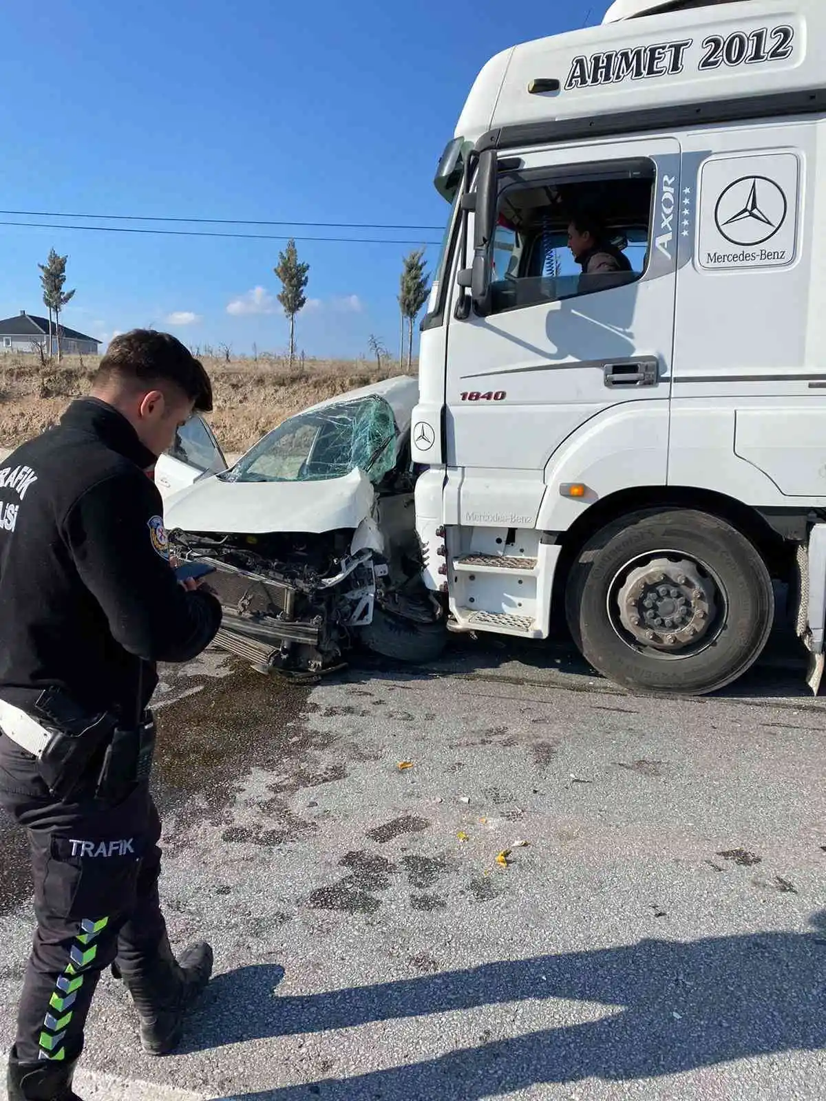 Tırla otomobilin çarpıştığı kazada 1 kişi öldü