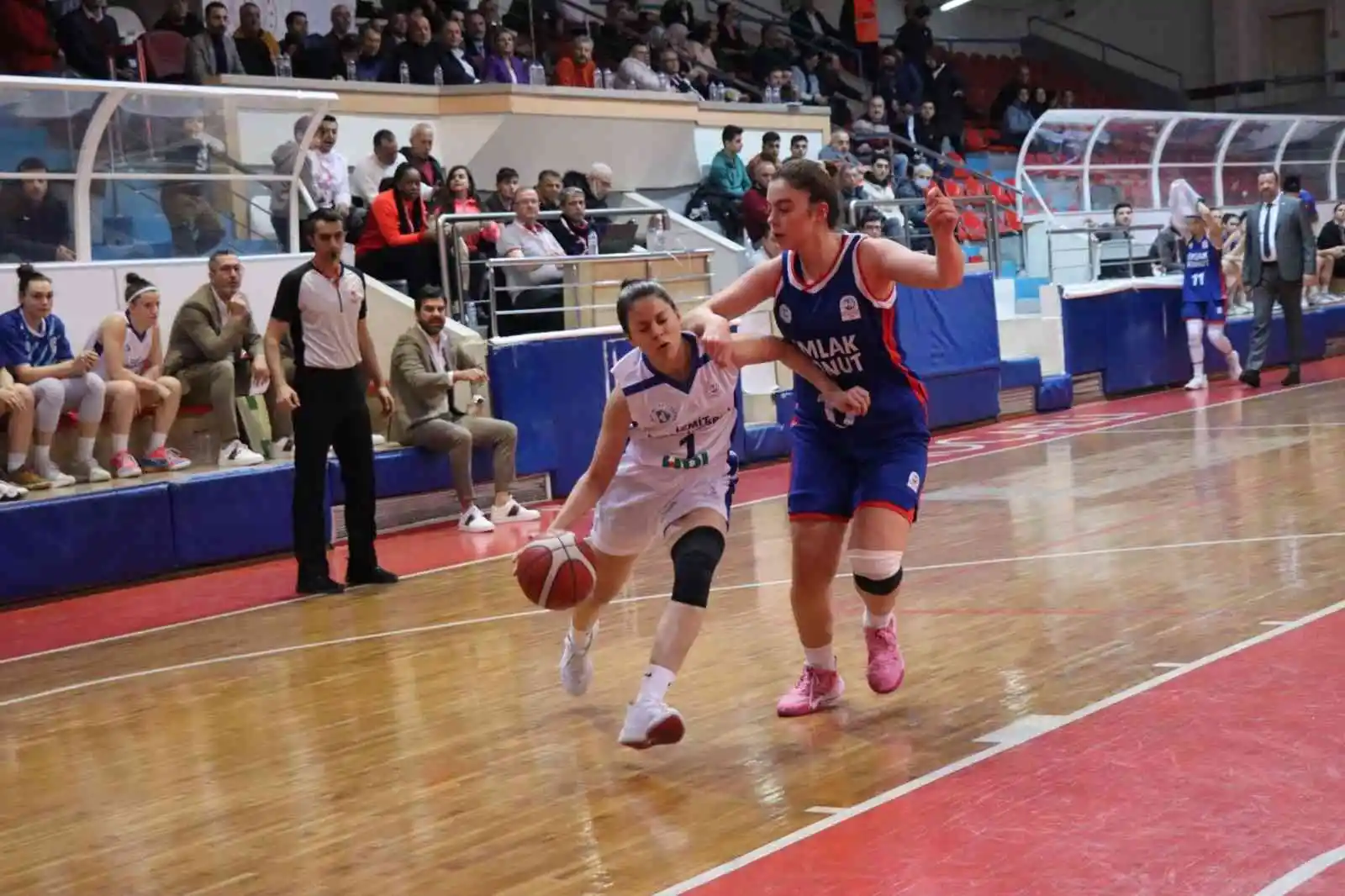 TKBL: İzmit Belediyespor: 93 - Emlak Konut Gelişim: 81