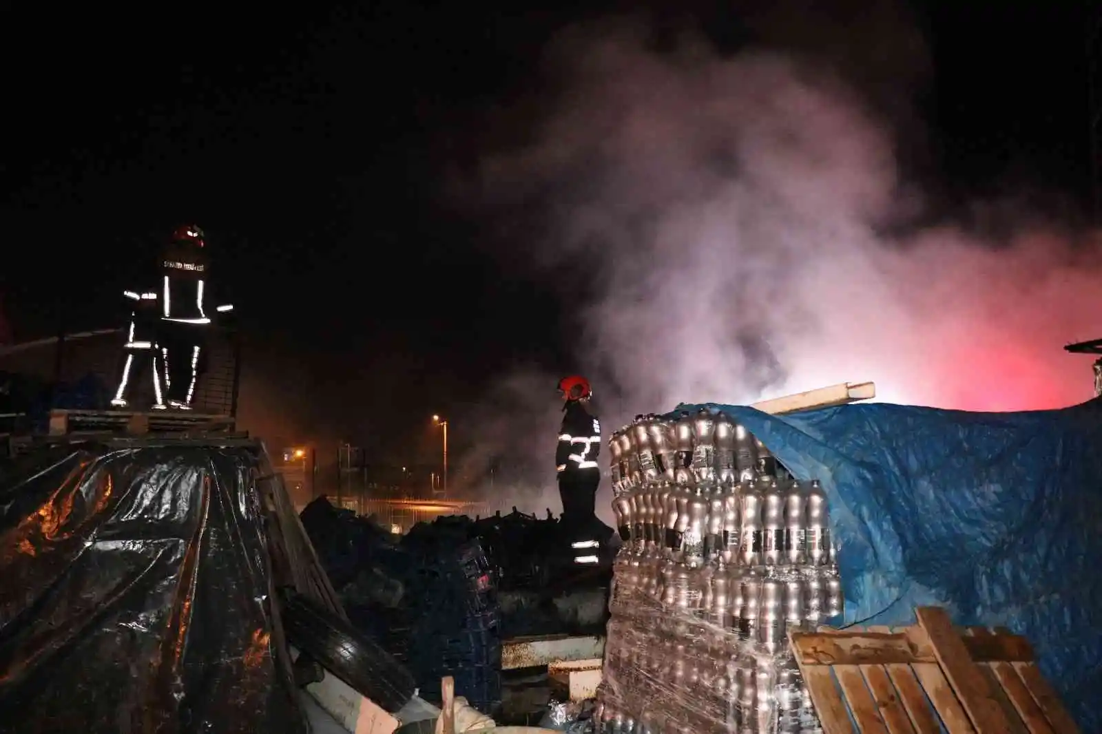 Toptancılar Çarşısı’nda korkutan yangın: Çok sayıda itfaiye sevk edildi