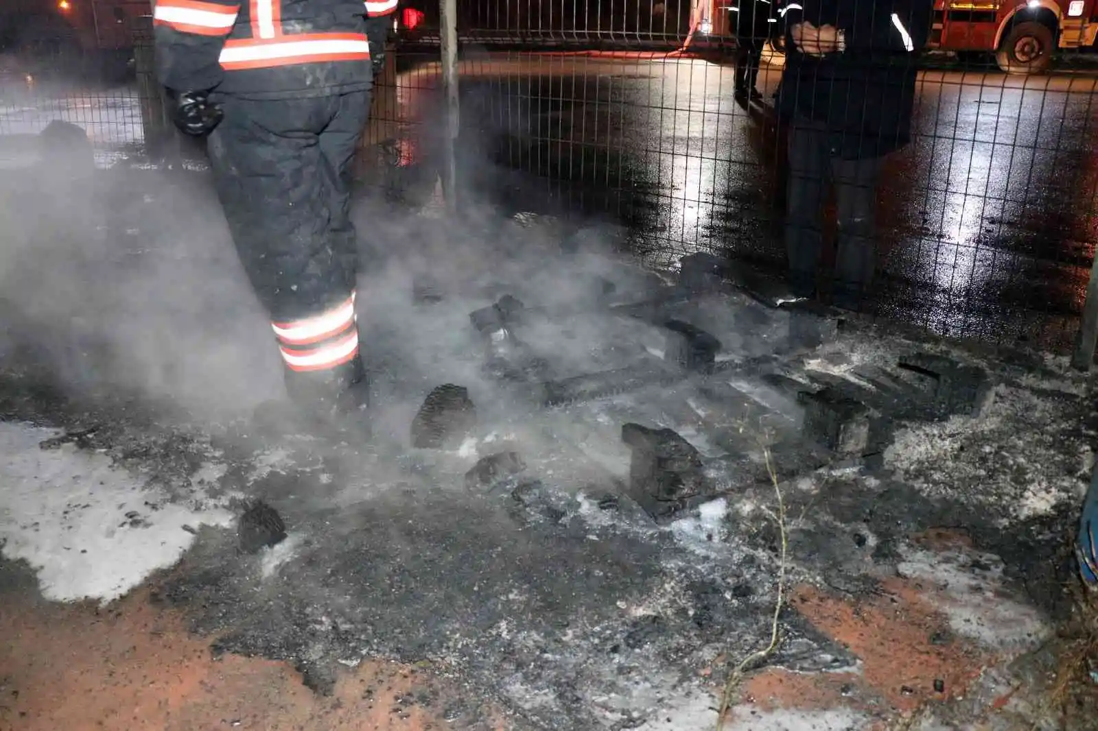 Toptancılar Çarşısı’nda korkutan yangın: Çok sayıda itfaiye sevk edildi