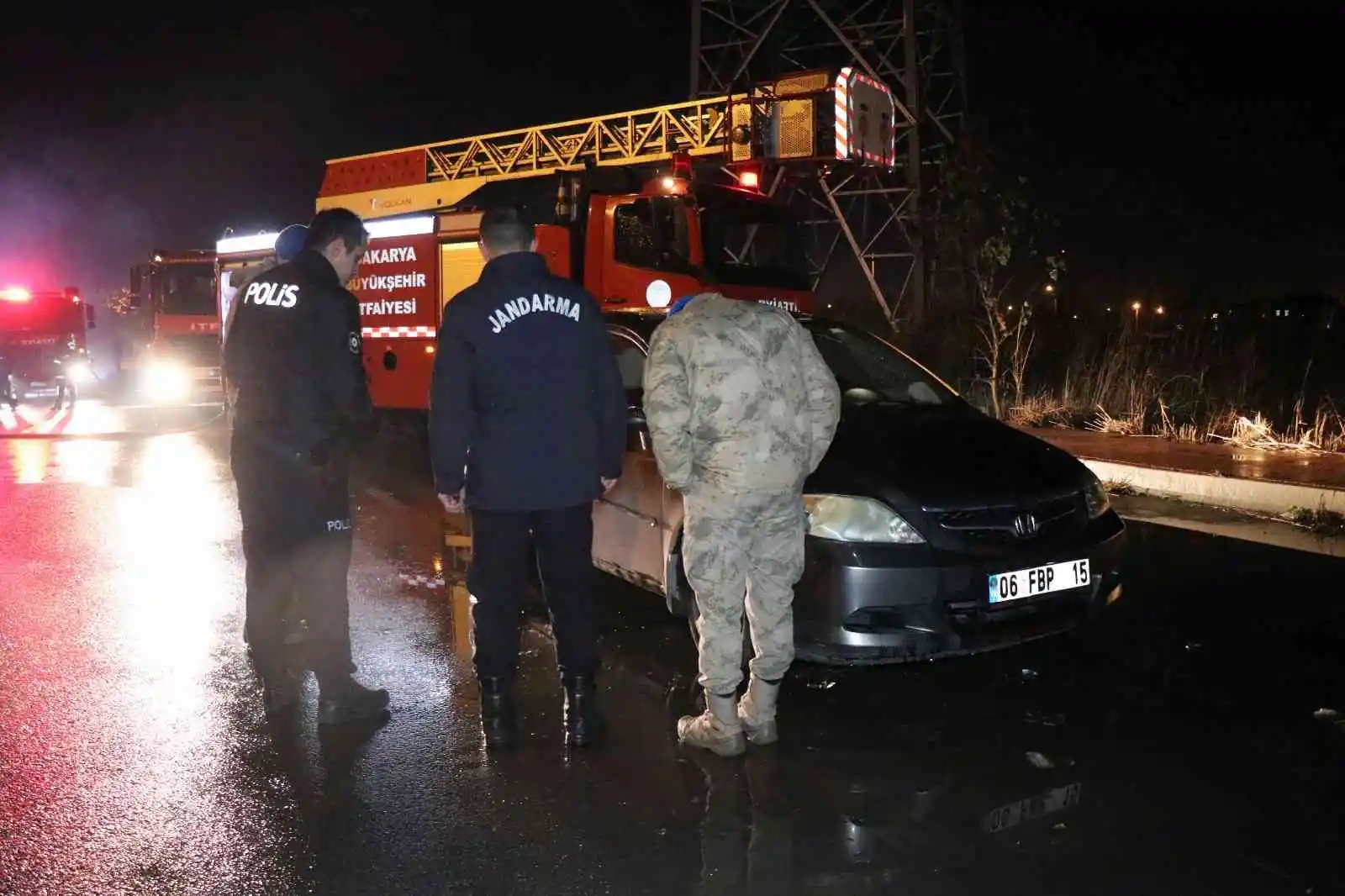Toptancılar Çarşısı’nda korkutan yangın: Çok sayıda itfaiye sevk edildi