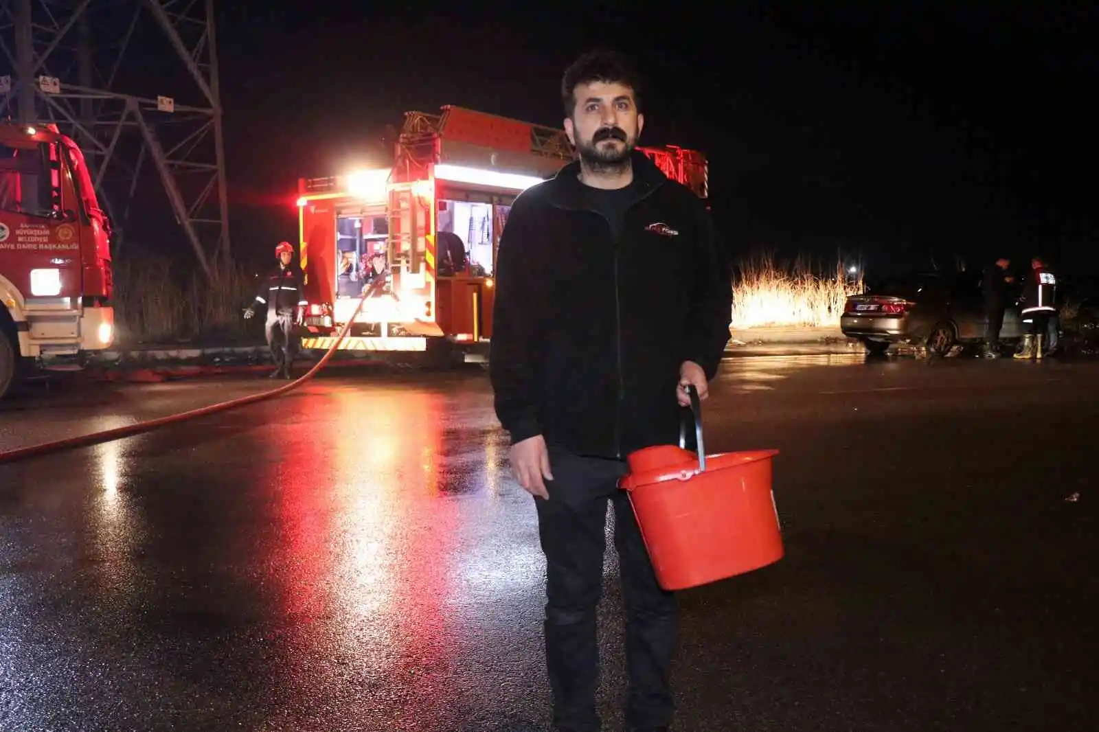 Toptancılar Çarşısı’nda korkutan yangın: Çok sayıda itfaiye sevk edildi