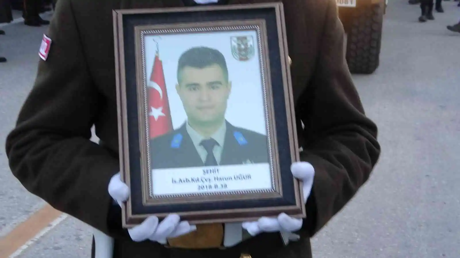 Trafik kazasında şehit olan Astsubay Harun Uğur son yolculuğuna uğurlandı
