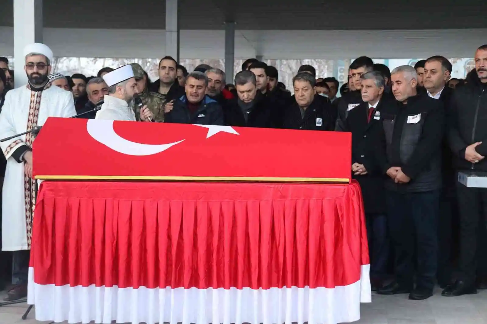 Trafik kazasında şehit olan Astsubay Harun Uğur son yolculuğuna uğurlandı