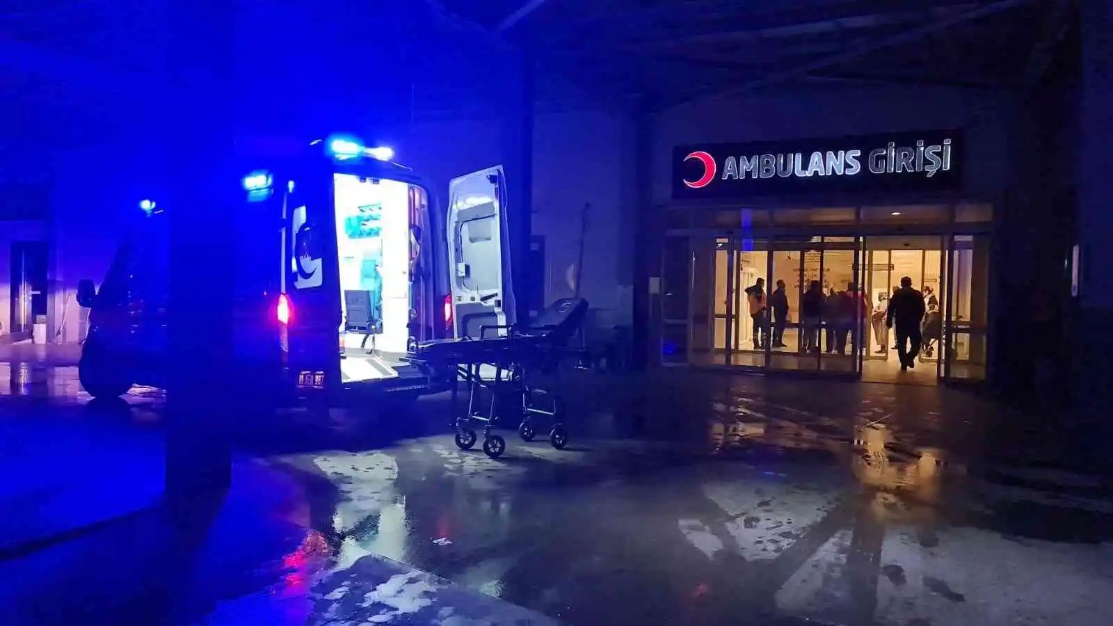 Tüfekle oynayan çocuk kendini vurdu