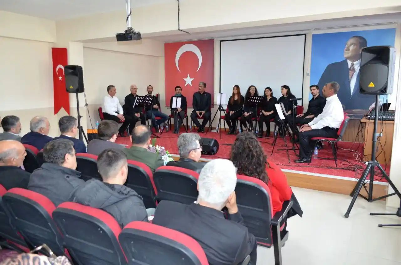 Tunceli’de esnaf, memur ve çiftçilerin sahne aldığı konser büyük beğeni topladı