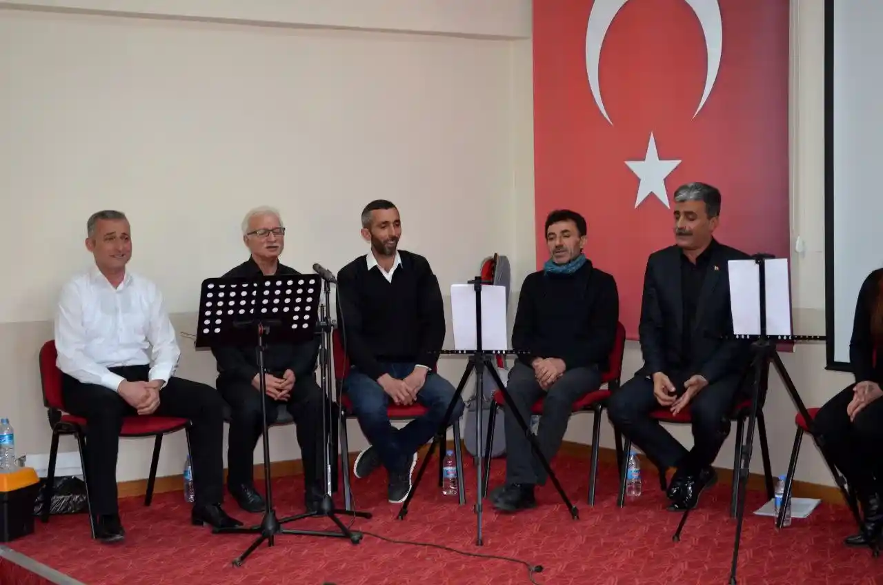 Tunceli’de esnaf, memur ve çiftçilerin sahne aldığı konser büyük beğeni topladı