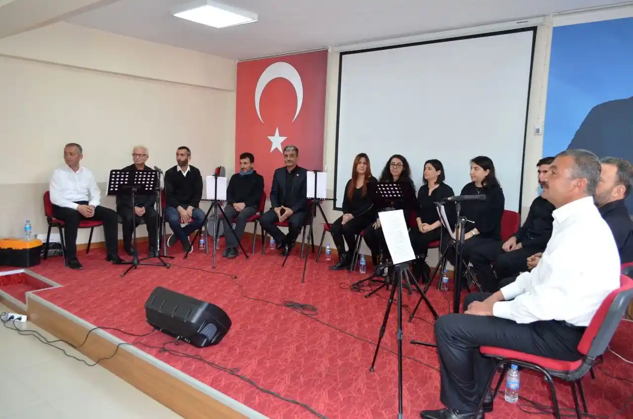 Tunceli’de esnaf, memur ve çiftçilerin sahne aldığı konser büyük beğeni topladı