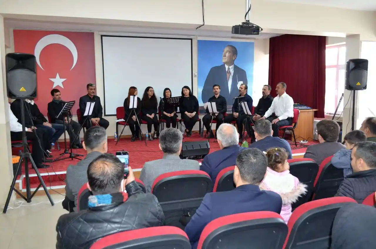 Tunceli’de esnaf, memur ve çiftçilerin sahne aldığı konser büyük beğeni topladı